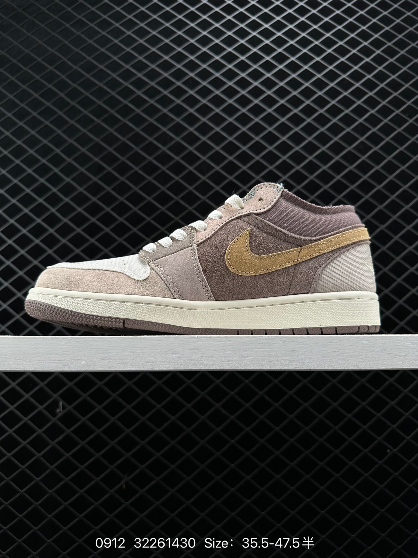 NIKE  Air Jordan 1 Low